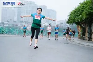 hoa cao là ai, chạy tây hồ half marathon